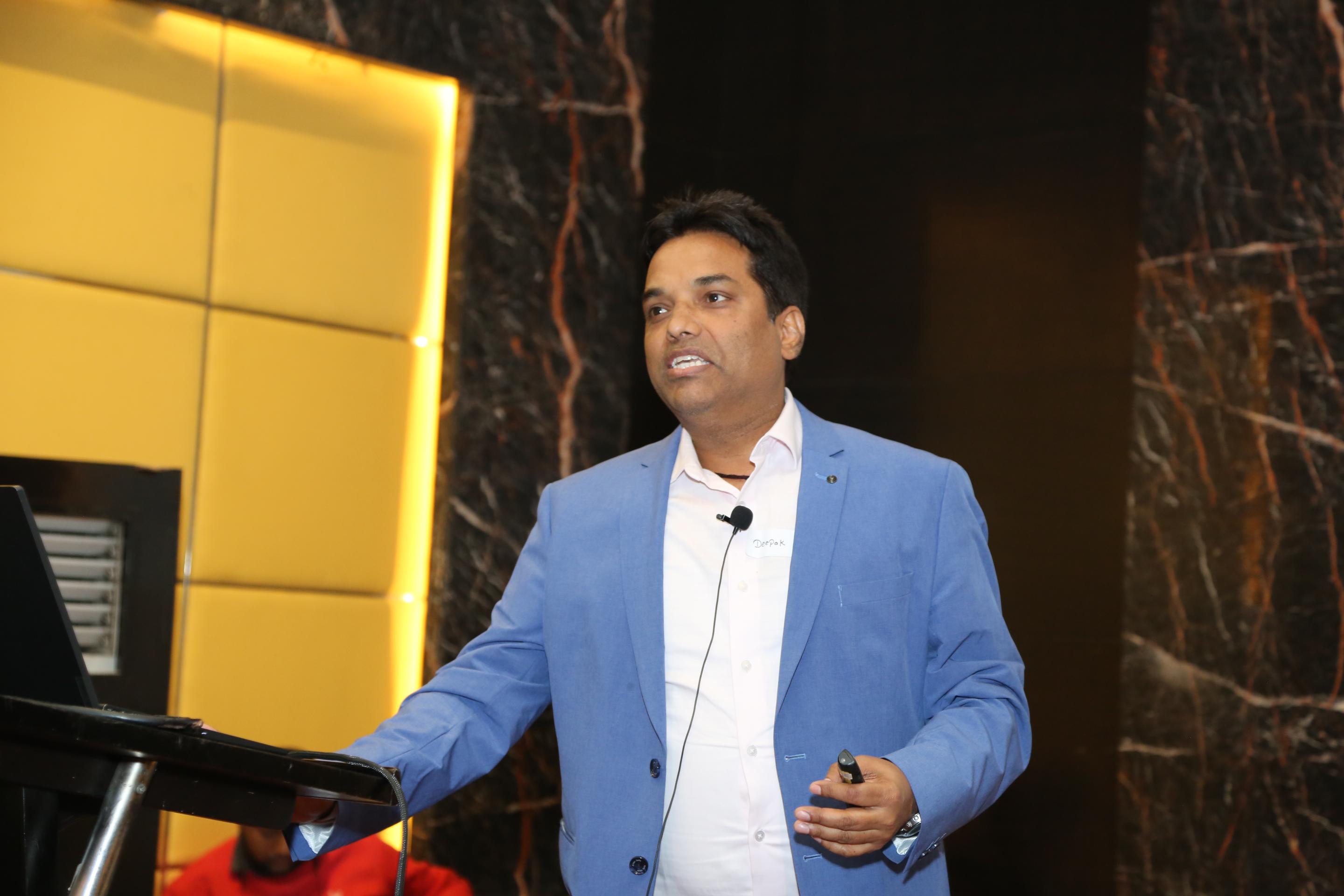 Deepak Kumar presenting on Agentic AI